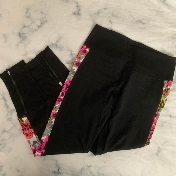 Victoria's Secret  Sport Knockout Tights - Picture 6 of 6